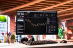 Trading Platforms and Strategies Guide: Explore Market Trends, Trading Suggestions, Portfolio Management Basics, and Learning Resources
