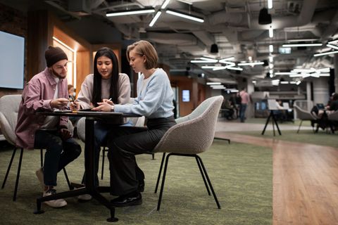 Guide to Coworking Spaces and Trends for Flexibility: Discover Workspace Insights, Productivity Tips, Remote Work Advice, and Industry Overview