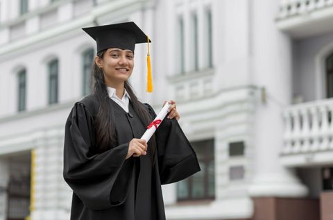 MBA Program Information: Explore Management Courses, Academic Insight, Application Tips, and Professional Development Facts
