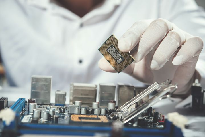 Silicon Wafer Manufacturing and Chip Fabrication Basic: Learn Wafer Processing, Production Methods, Industry Advice, and Technical Knowledge